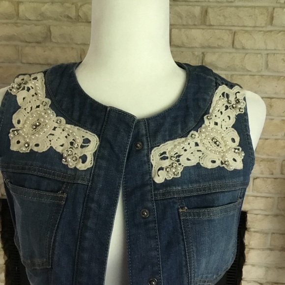 LOVELY BOSTON PROPER DENIM CROP VEST - Picture 6 of 10